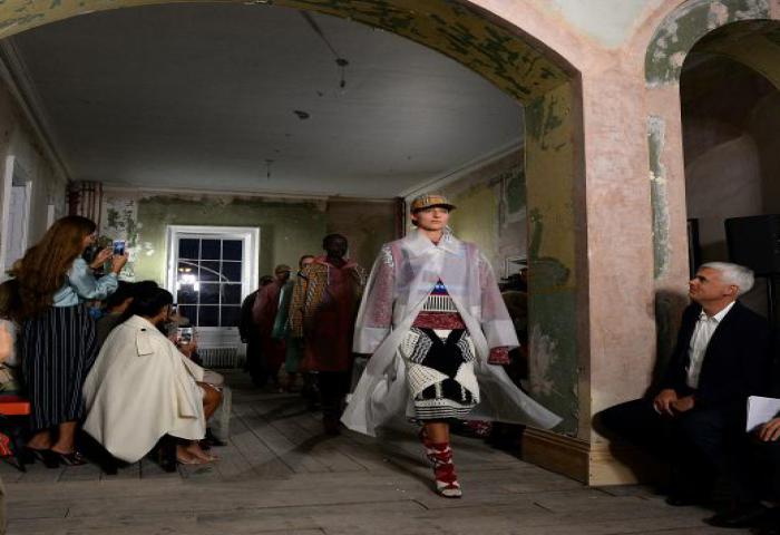 Gelaran September London Fashion Week